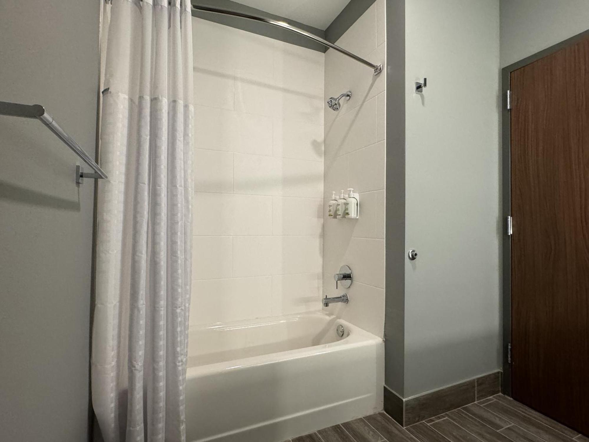 Hotel La Quinta & By Wyndham Moorestown *