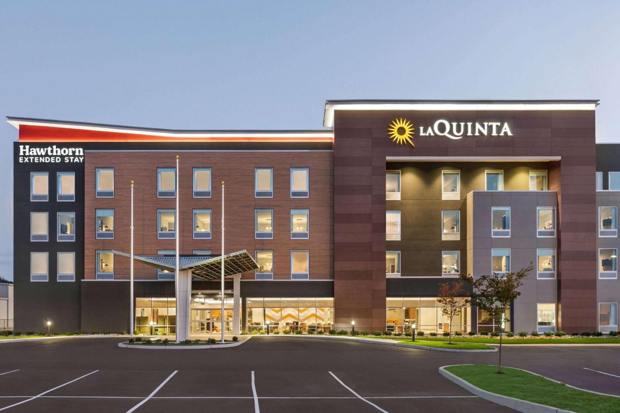 La Quinta & By Wyndham Moorestown Hotel *