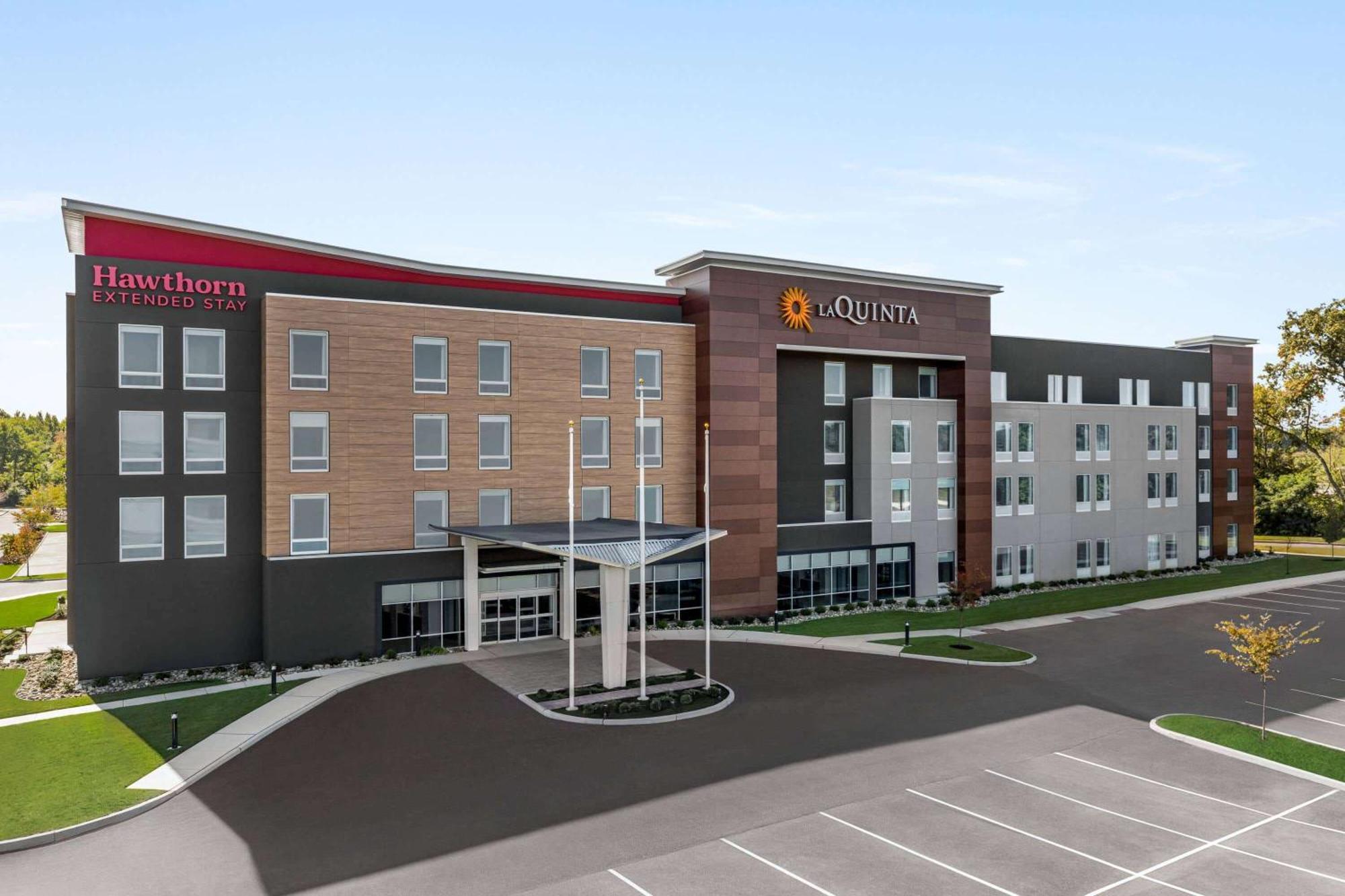 La Quinta & By Wyndham Moorestown Hotel